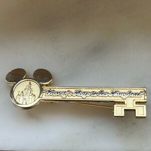 Keys to the Kingdom Disney Pin
